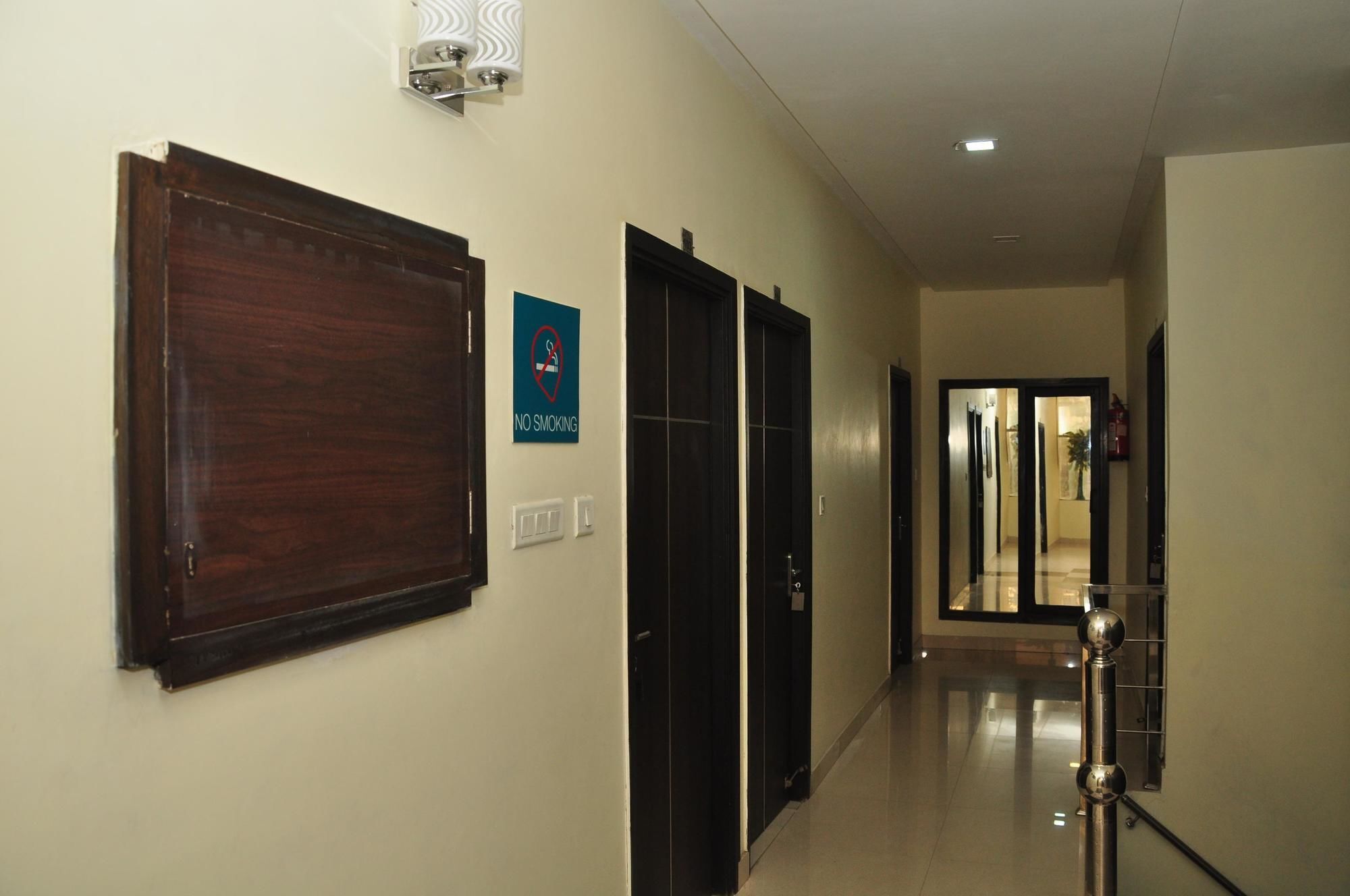 Oyo Rooms City Centre Guru Nanak Bhawan Amritsar Buitenkant foto